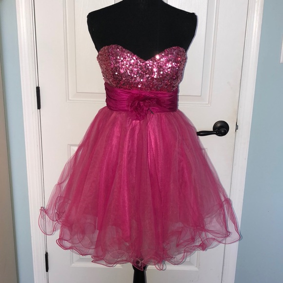 Dresses & Skirts - Beautiful sweet 16 dress